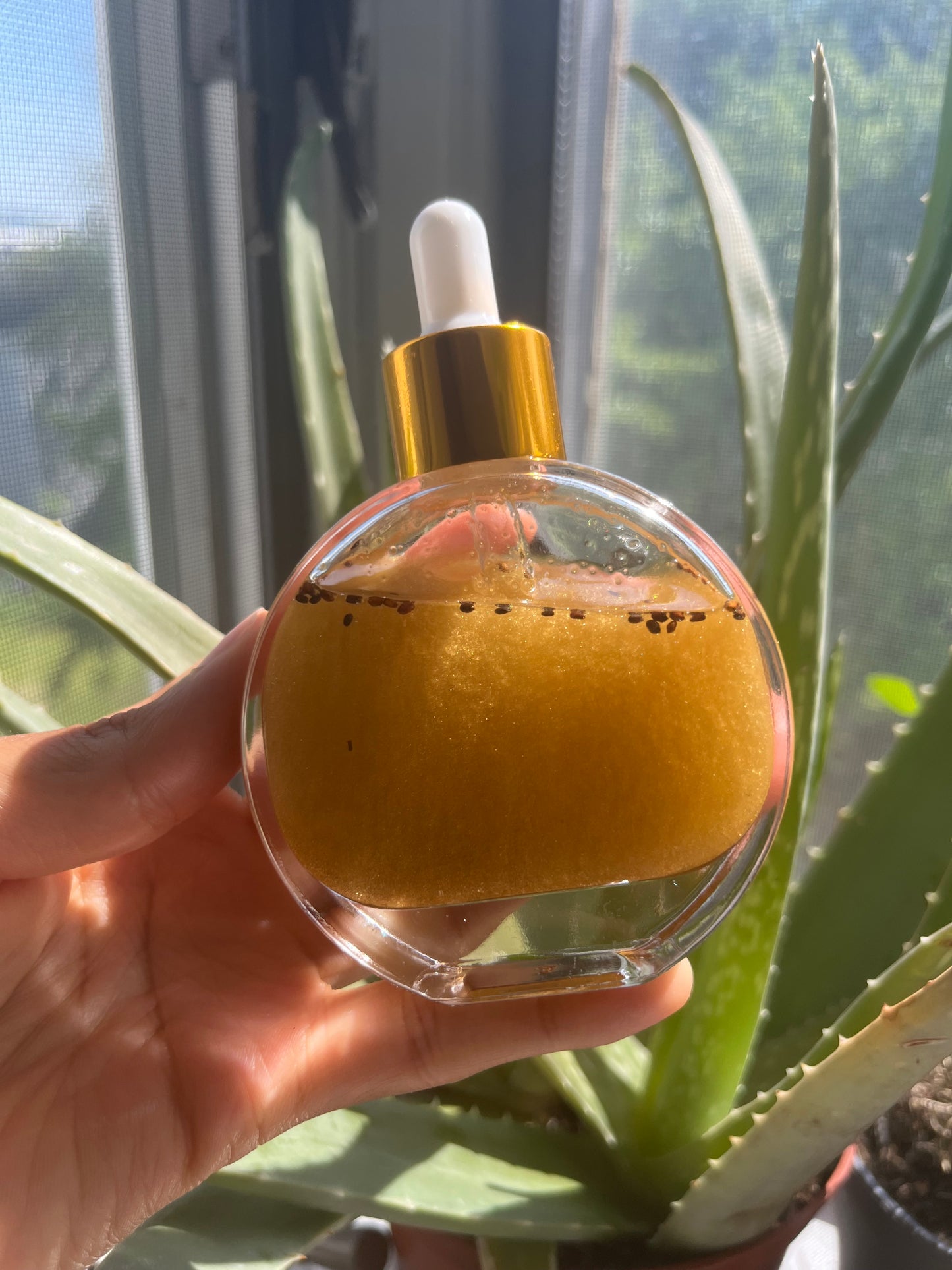 “With Ease” Money Oil- Available Now 💚